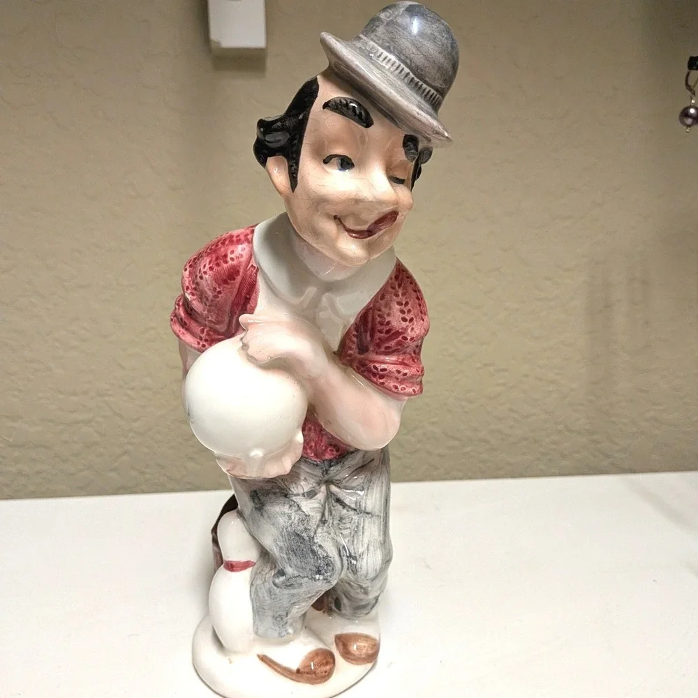 Vintage Ceramic Decanter Bowler Man Liquor Bottle Figural Bar Decor‎